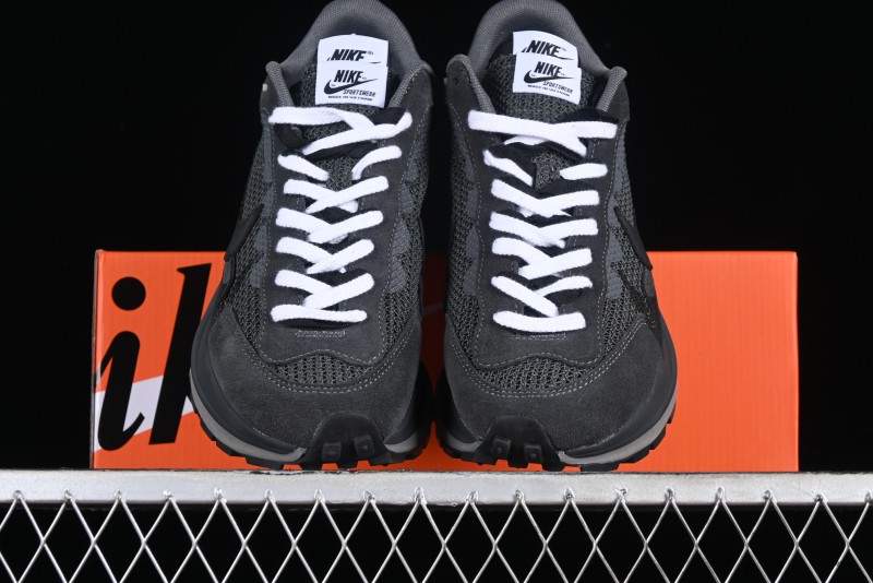Nike Sacai VaporWaffle 3.0 Fashion-Forward Casual Sneakers - CV1363-105
