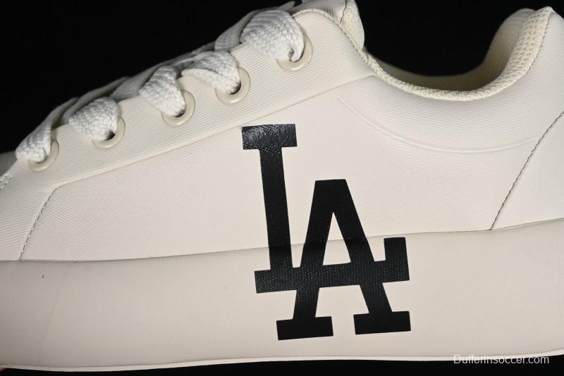 MLB Chunky Classic Base New York Yankees Lightweight Platform Casual Sneakers - 3ASXCCB4N07CRS