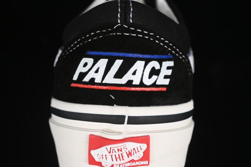 Vans Old Skool Low-Top Retro Skate Shoes in Black & White - VN0A5KRXBA2