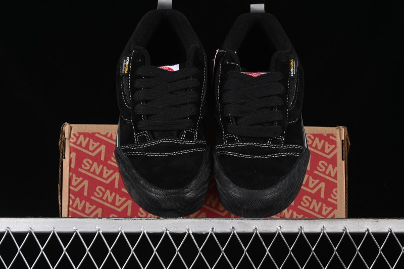 Vans Knu Skool Low Top Retro Casual Vulcanized Slip-On Shoes in Black - VN000CRPBMA
