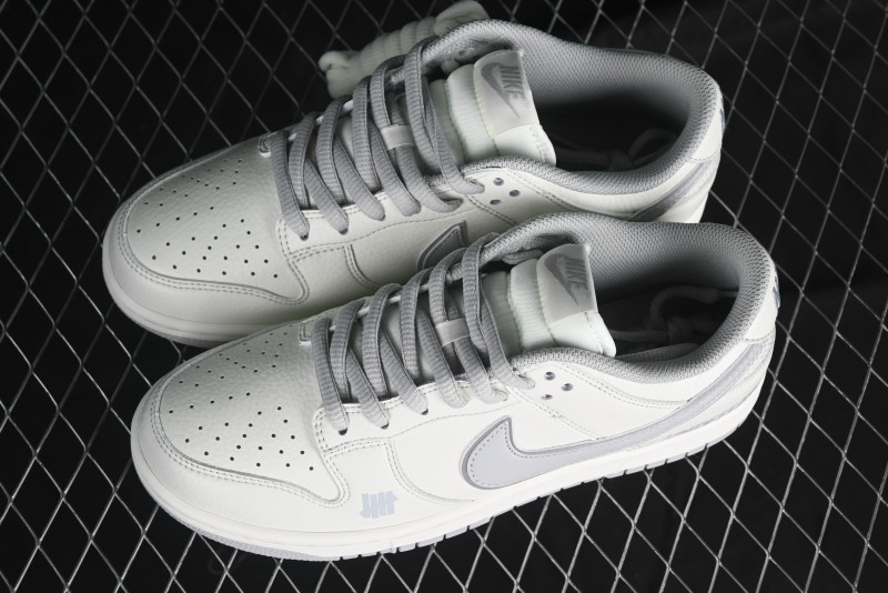 Nike SB Dunk Low x Undefeated Collaboration Casual Skate Shoes - UN1697-622