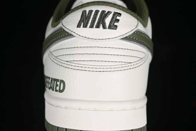 Nike SB Dunk Low x Undefeated Collaboration Casual Skate Shoes - UN1697-633