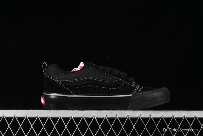 Vans Knu Skool Low Top Retro Casual Vulcanized Slip-On Shoes in Black - VN000CRPBMA