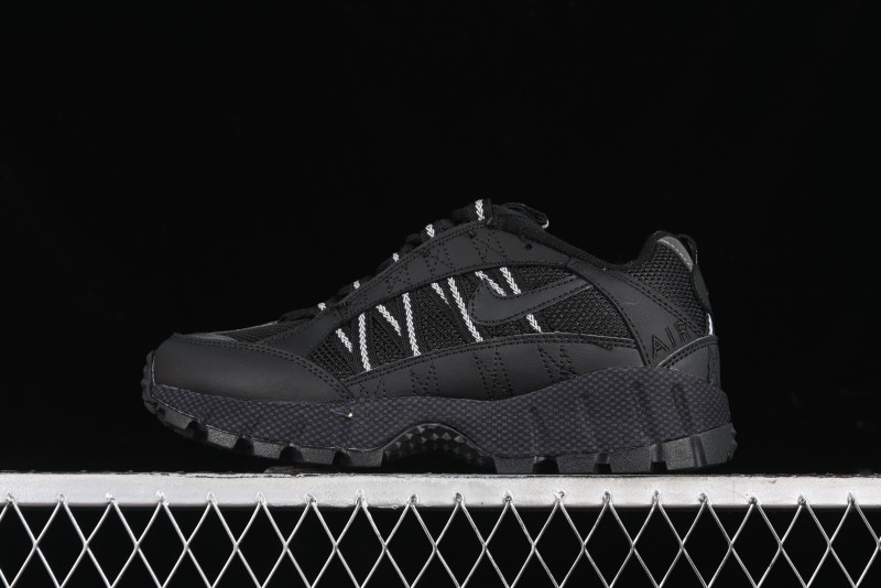 Nike Air Humara Retro Trail Running Shoes with 1990s Outdoor Style - 924464-001