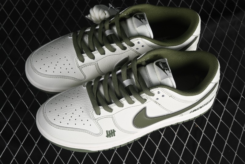 Nike SB Dunk Low x Undefeated Collaboration Casual Skate Shoes - UN1697-633