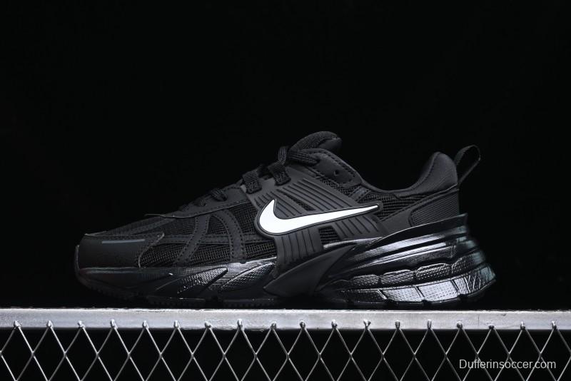 Nike Runtekk V2K Low-Top Retro Running Shoes with Cushlon Foam and Distressed Midsole - HQ1582-001