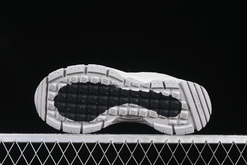 Nike Zoom Vomero 5 Retro Marathon Running Shoes with Thick Cushioned Sole - HV5951-100