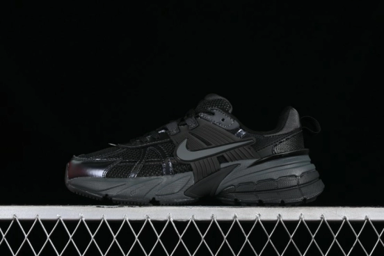 Nike Runtekk V2K Retro Low-Top Running Shoes with Cushlon Midsole and Anti-Slip Design - FD0736-001