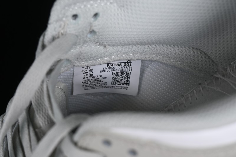 Nike Dunk Low SB Casual Sneakers in Phantom/Khaki Colorway - FJ4188-001