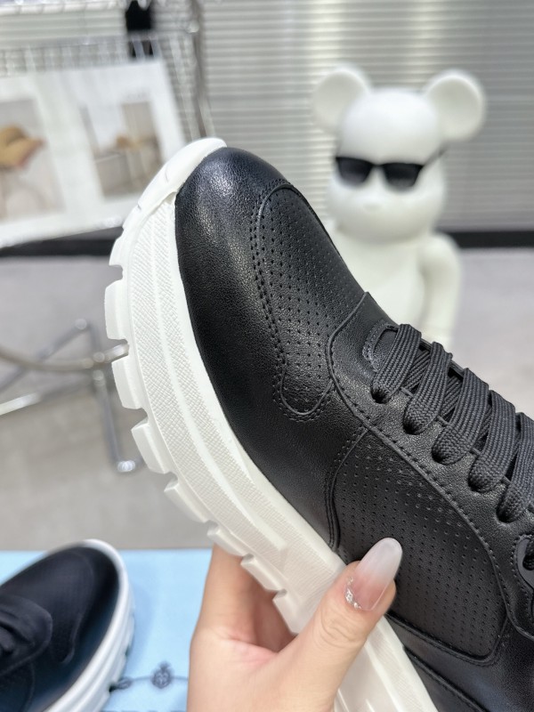2025 Unisex Prada Black Leather Sneakers KFY00310