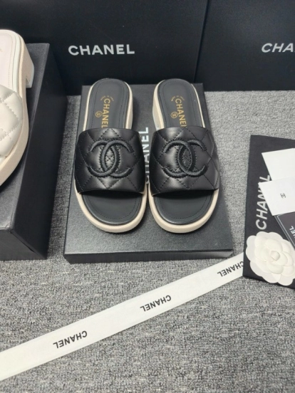 2025 Slippers Chanel Black Leather Slippers