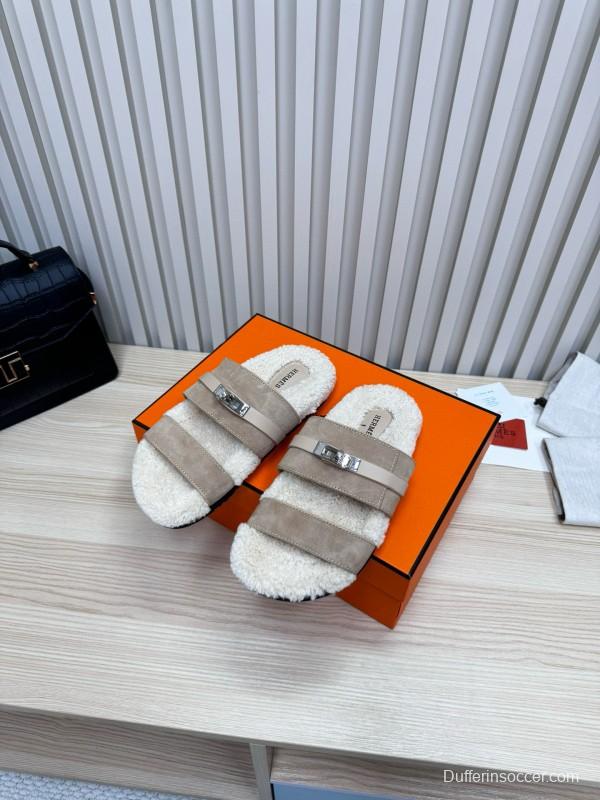 2024 Slippers Hermès Beige Shearling Leather Slippers