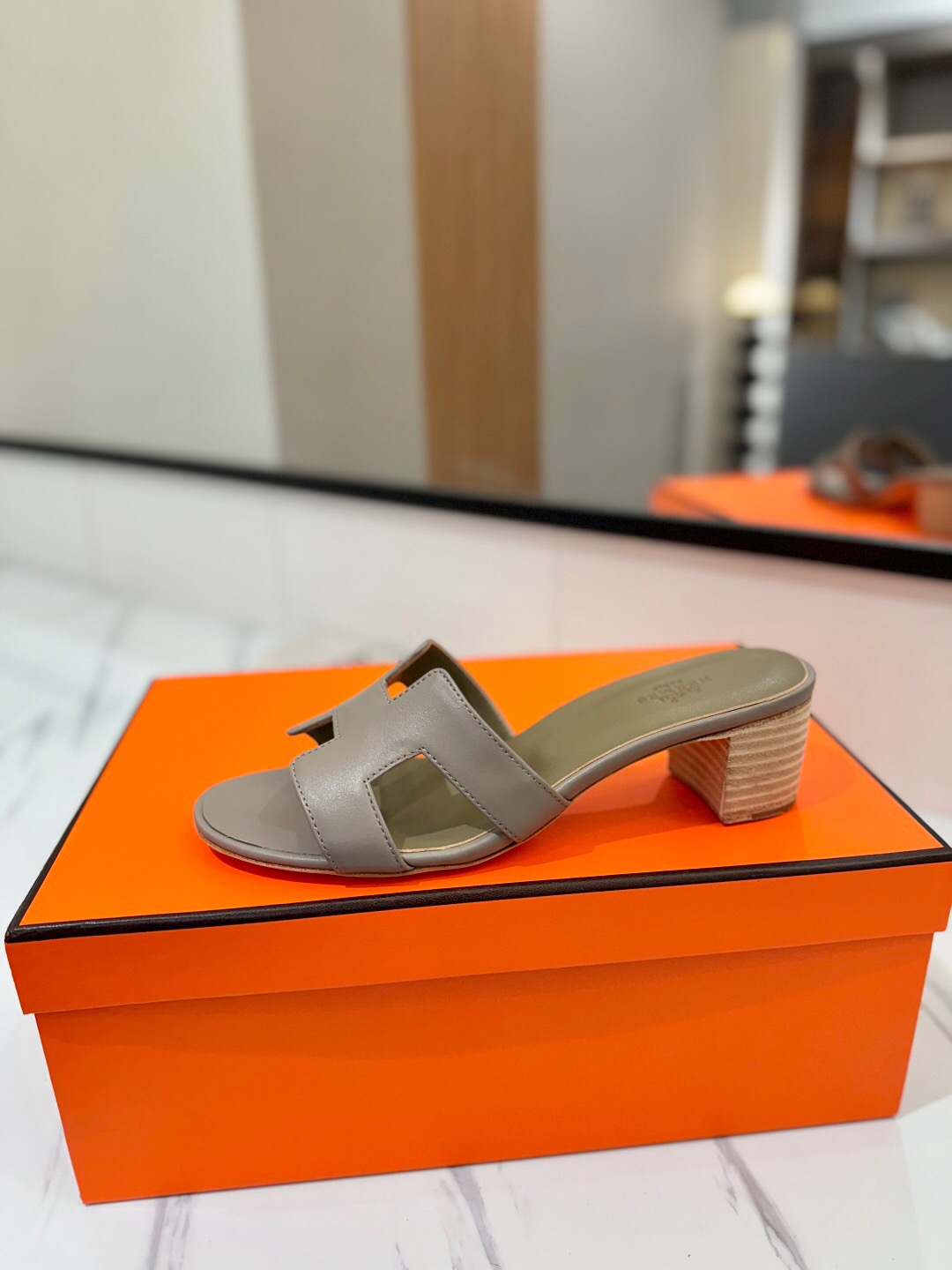 2025 Women Hermès Beige Leather Slippers