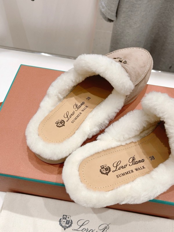 2024 Slippers LP Beige Suede Shearling