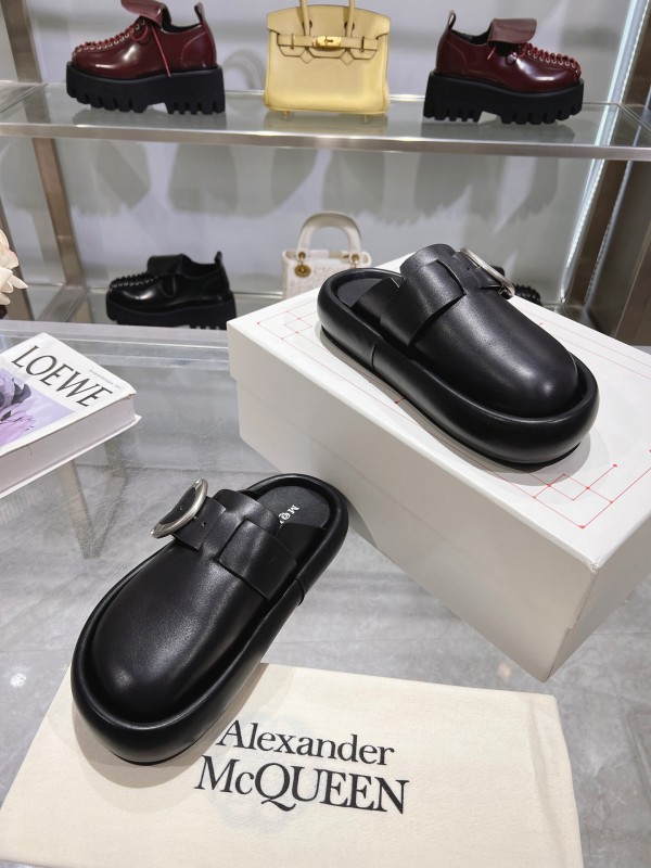 2025 Unisex Alexander McQueen Black Leather Mule Shoes Flexion Anatomical Sole KFY00300