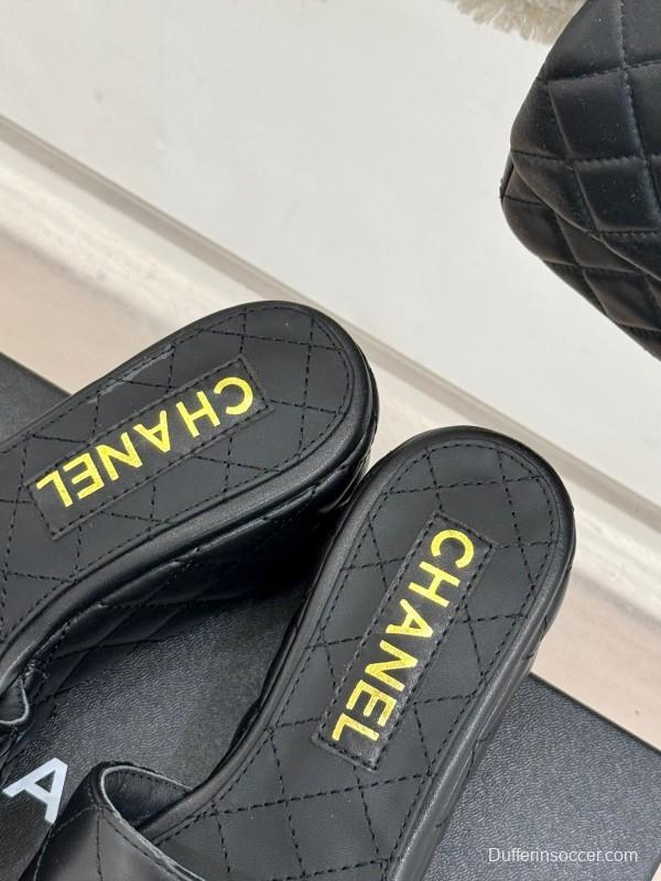 2025 Slippers Chanel Black Leather Slip-On Chain CC Logo