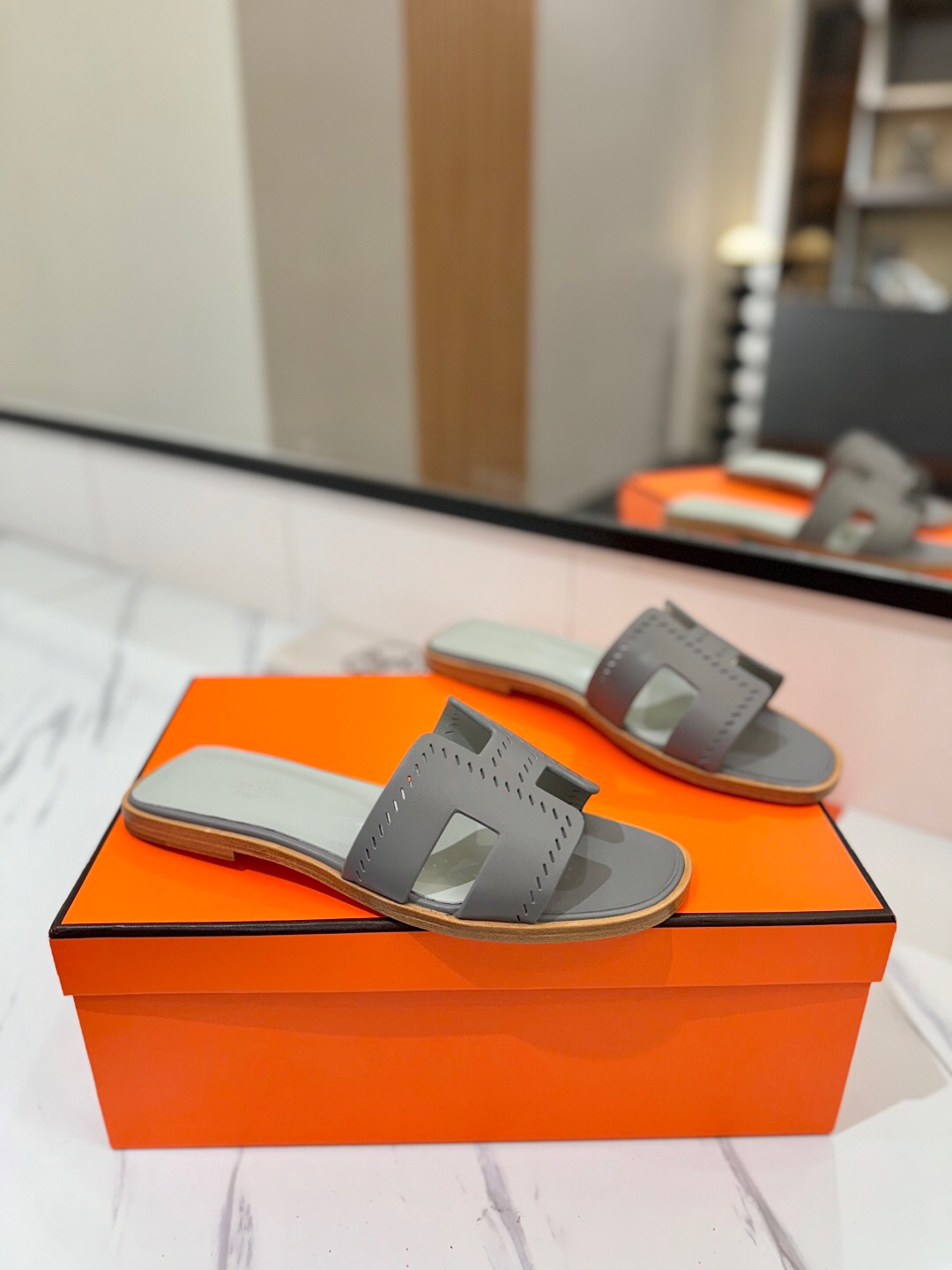 2025 Women Hermès Gray Leather Slippers