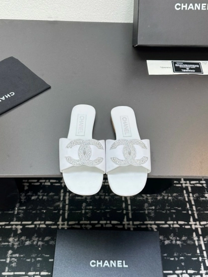 2025 Women Chanel White Leather Slippers