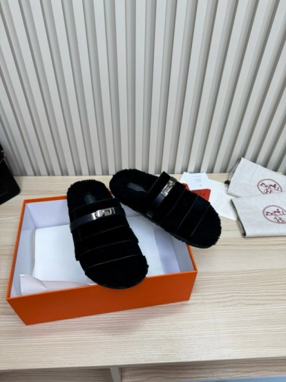 2024 Slippers Hermès Black Sheepskin Slippers MJ00300
