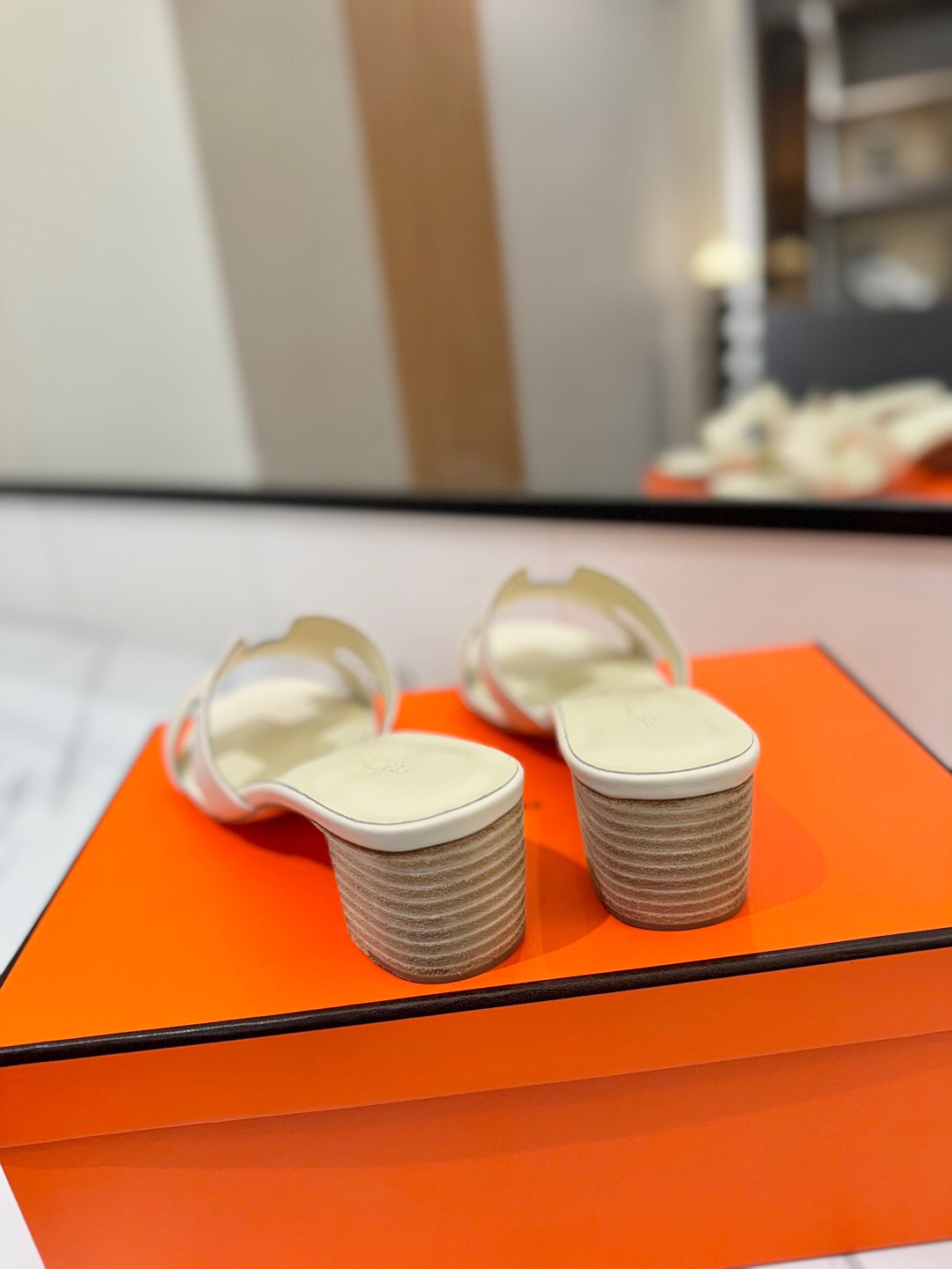 2025 Women Hermès Ivory Leather Sandals