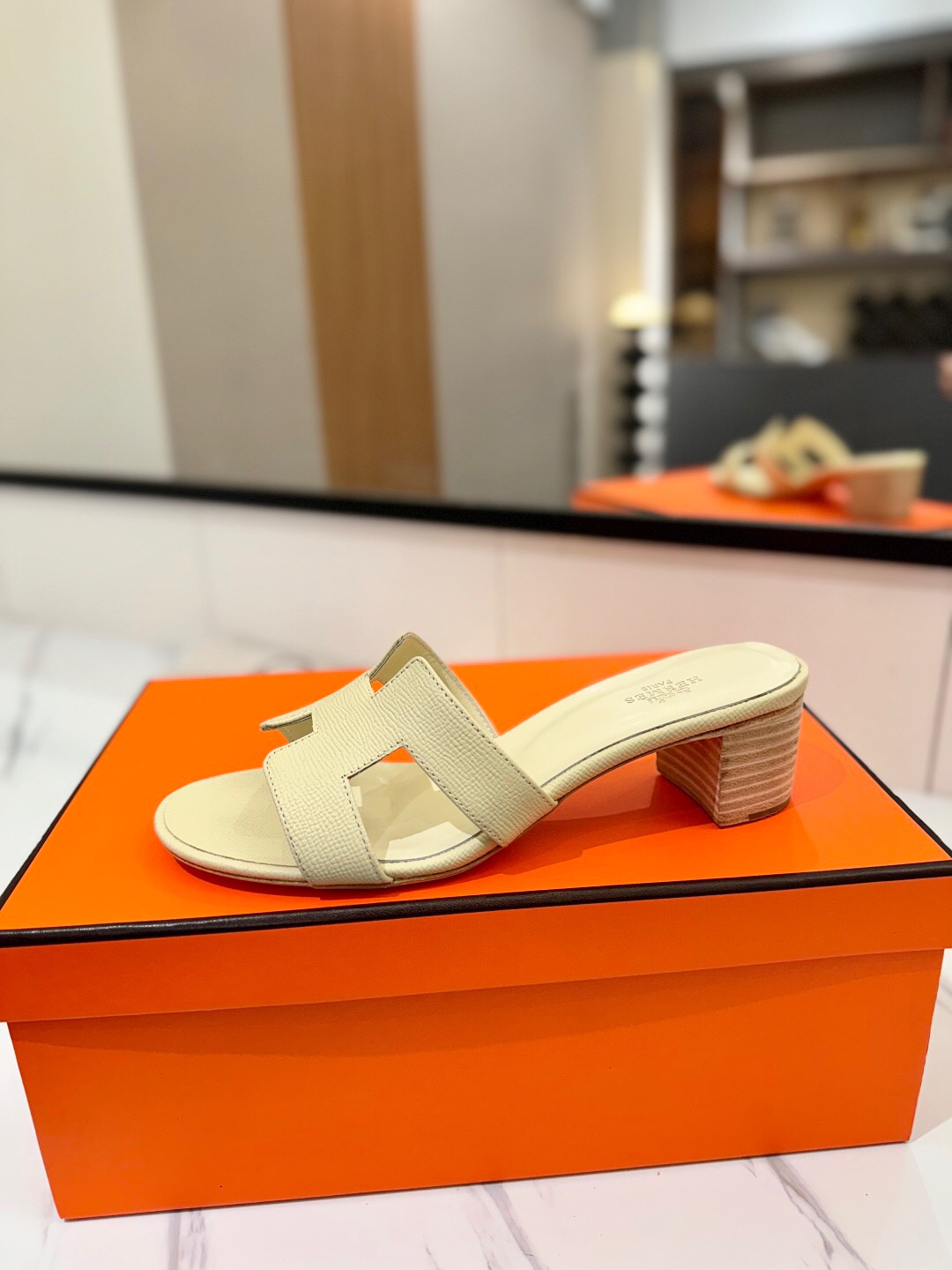 2025 Women Hermès Cream Leather Sandals