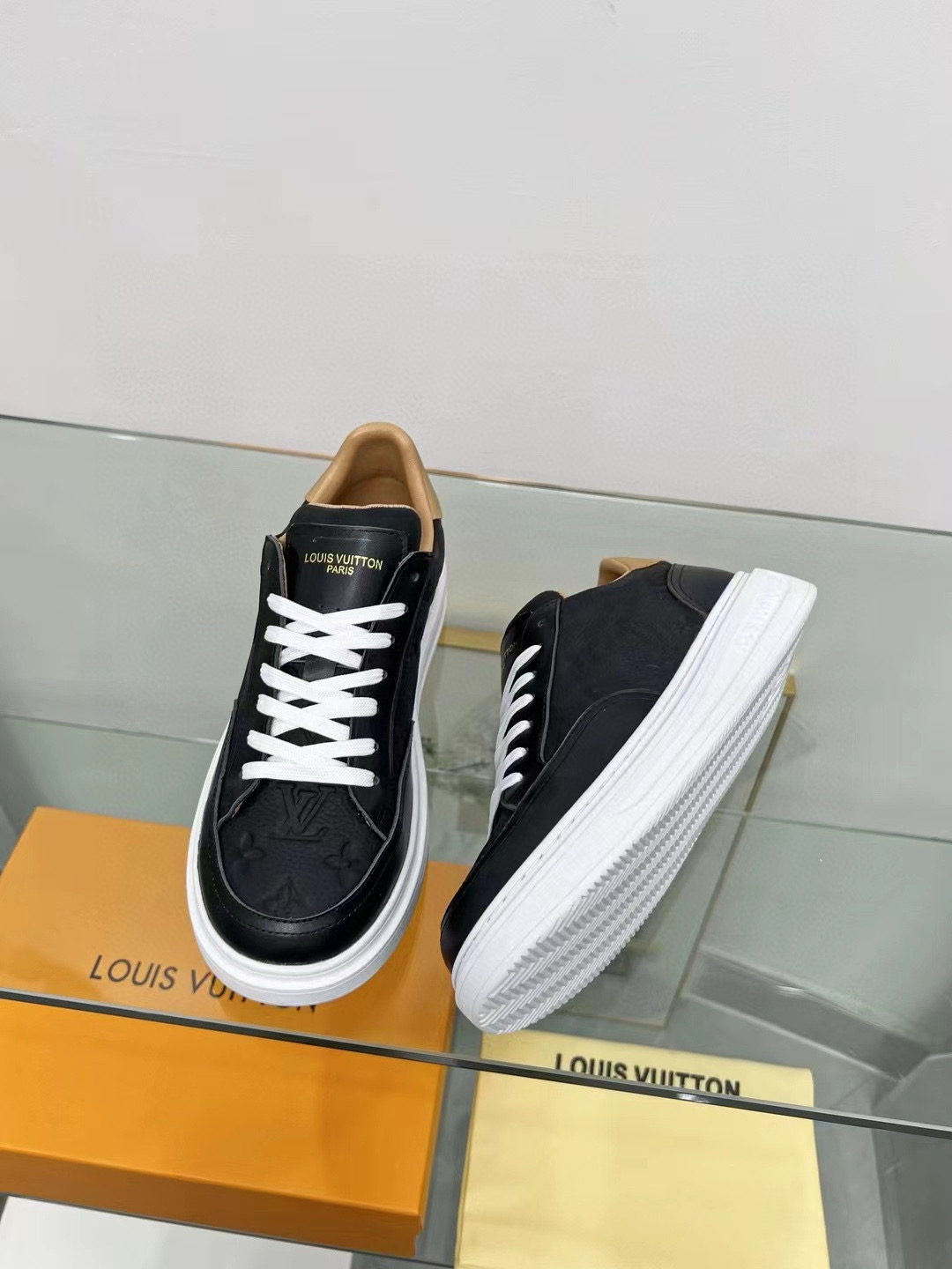 2024 Unisex Louis Vuitton Black Beige Leather Sneakers