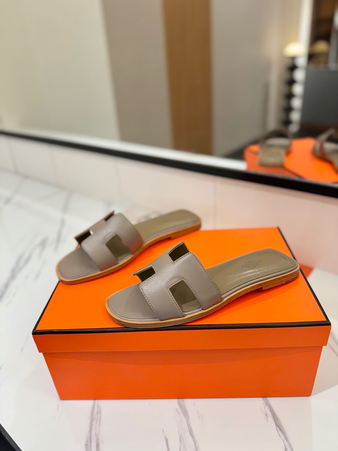 2025 Women Hermès Grey Leather Slippers