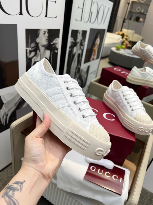 2025 Women Gucci White Canvas Sneakers LY00360