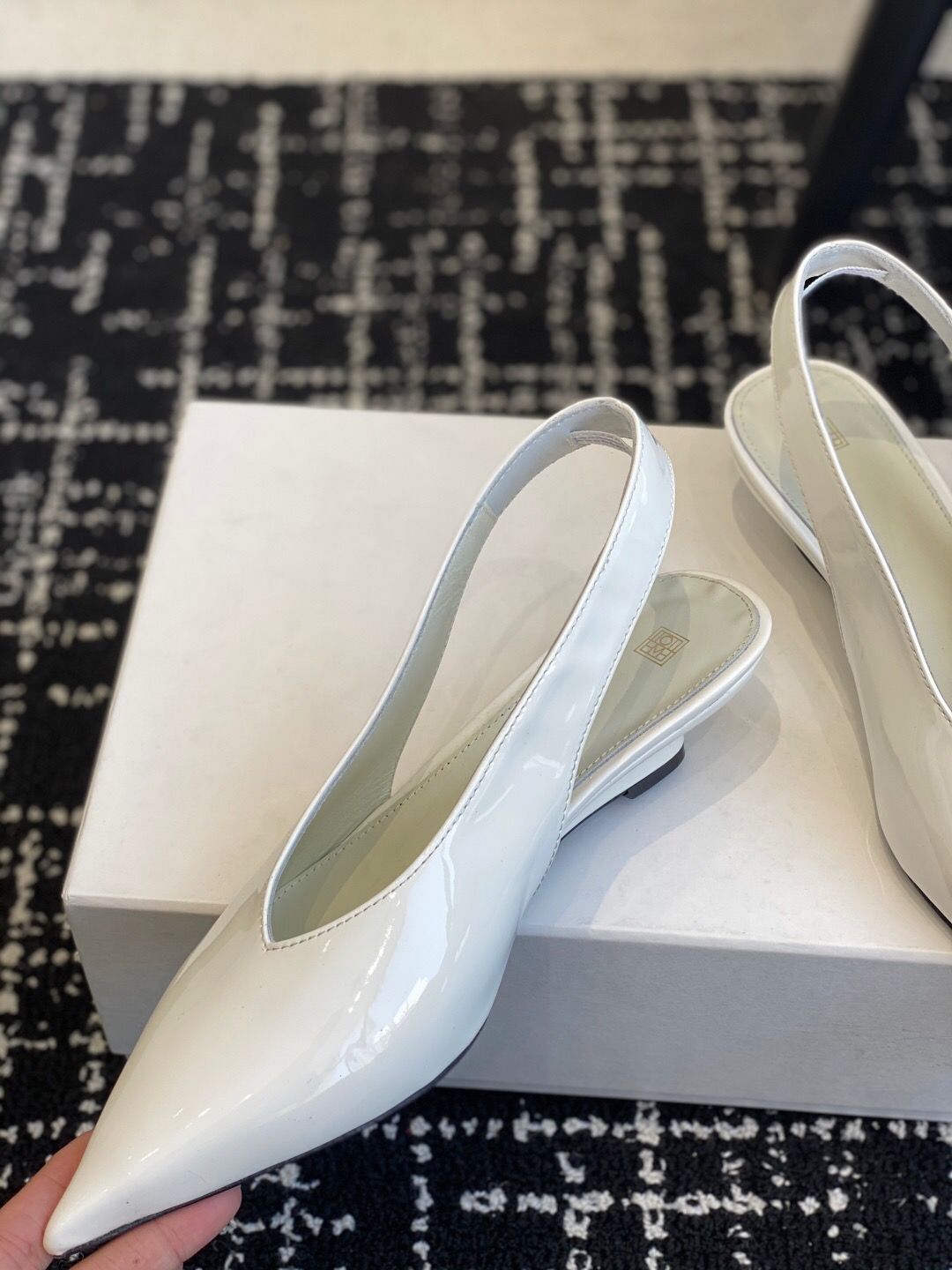 2025 Women Toteme White Patent Leather Slingback Pointed Toe Pumps