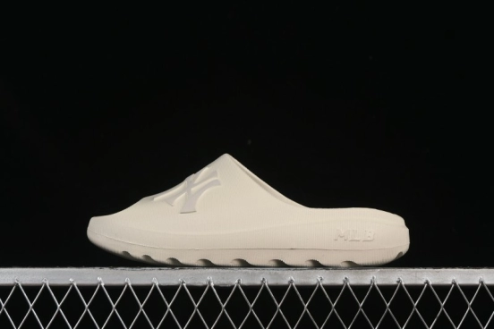 New York Yankees MLB Skipper Slide Summer Casual Sandals - 3ALPS015350IVS