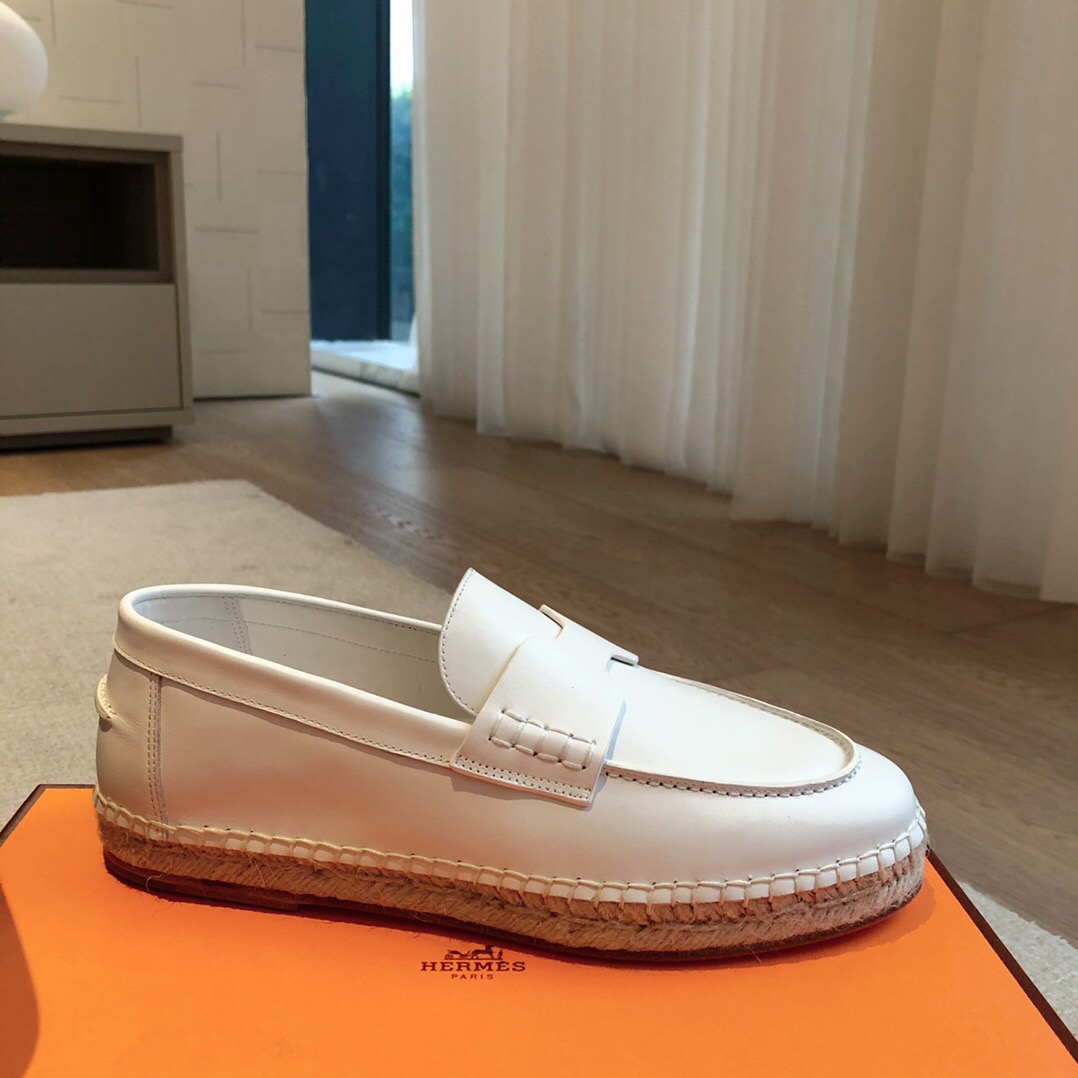 2025 Unisex Hermès White Calfskin Leather Loafers AS00380