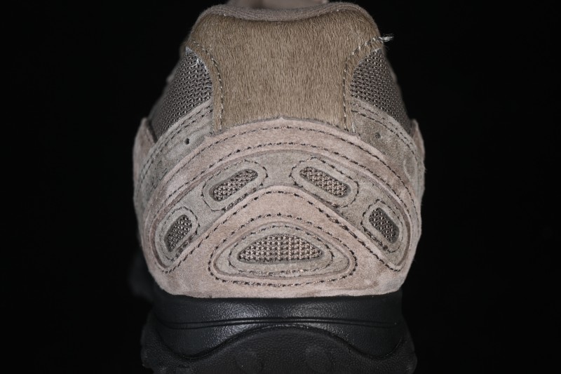 New Balance 204 Retro Running Shoes with Breathable Mesh Upper and Cushioned Sole - U204L3K9