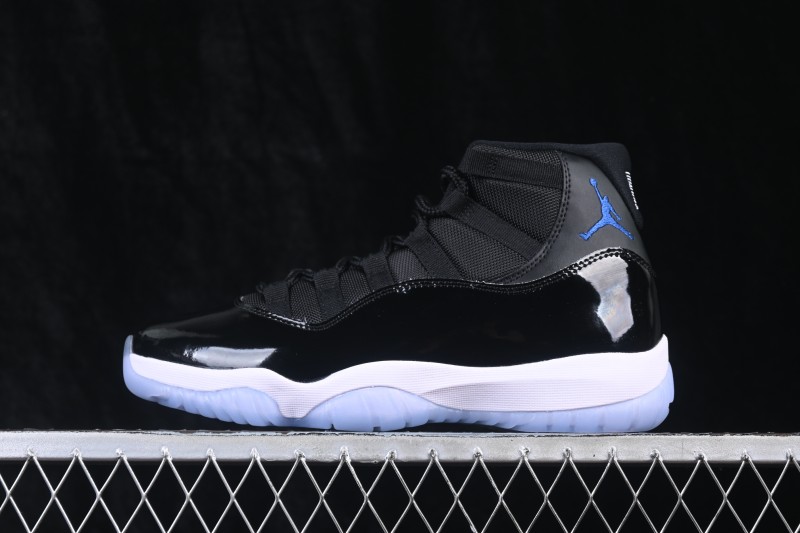 Nike Air Jordan 11 Retro High-Top Basketball Shoes with Space Jam Design and Carbon Fiber Plate - CT8012-900
