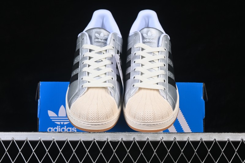 Adidas Originals Superstar II Casual Sneakers with Shell Toe Design - HQ2692