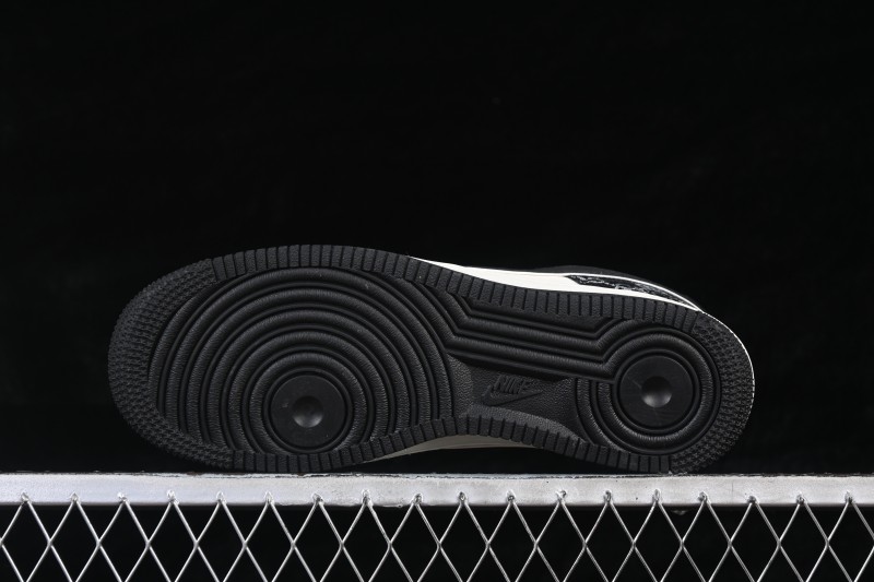 Nike Air Force 1 '07 Low Classic Basketball Shoes in Black and White - MM3399-810